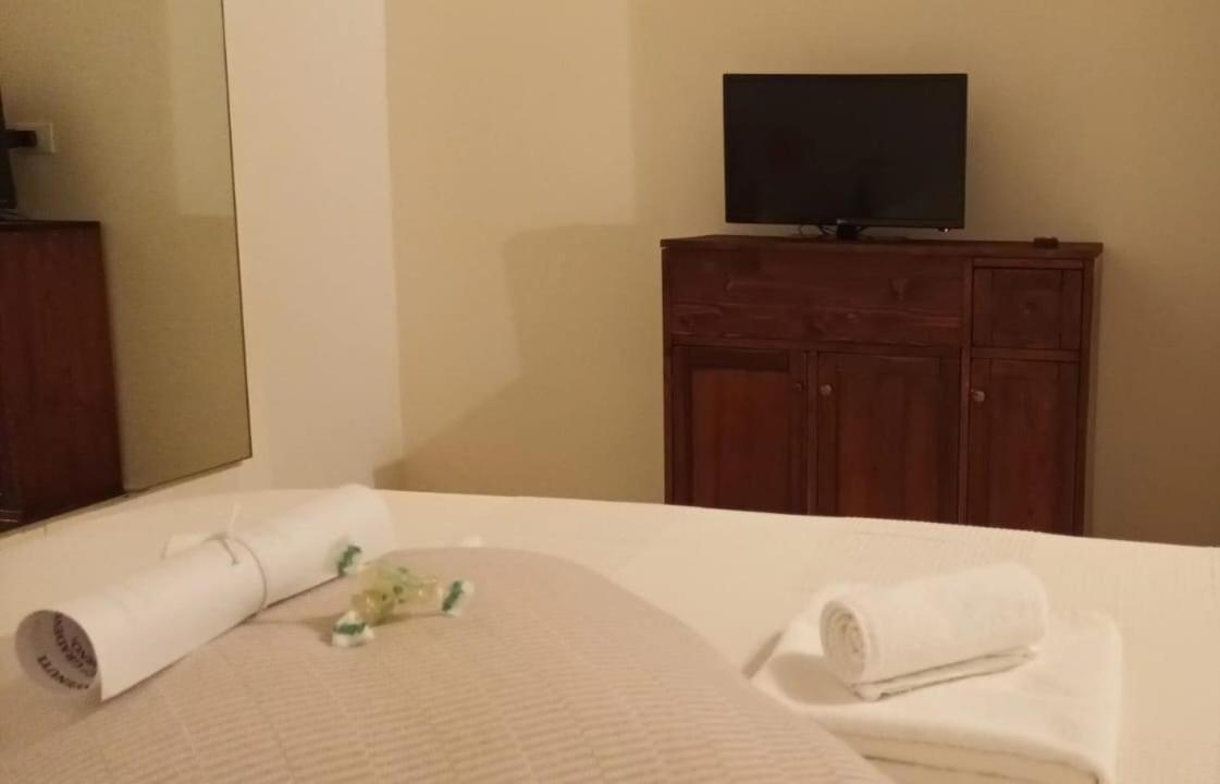 Il Porto Di Ale E Kat Hotel Livorno Bagian luar foto